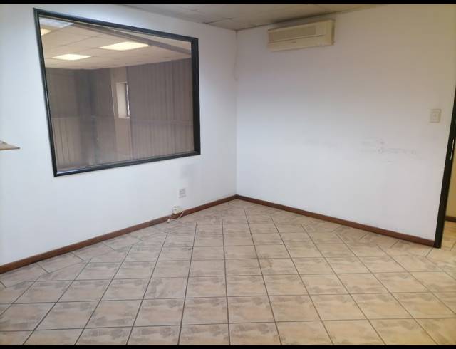 952M² WAREHOUSE TO LET IN HENNOPSPARK